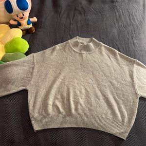 GREY CROPPED SWEATER